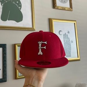 FOOLN bones fitted hat in red